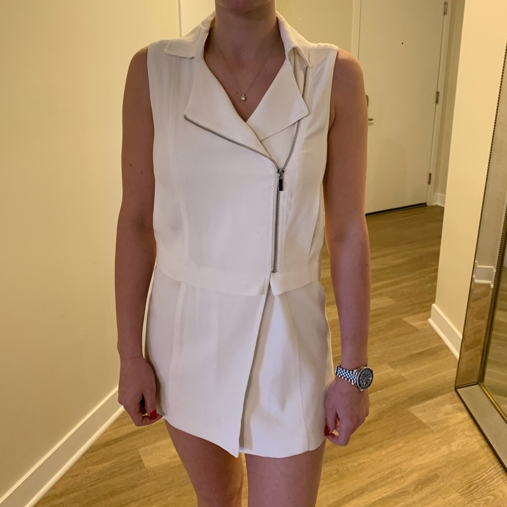 White vest like top/dress